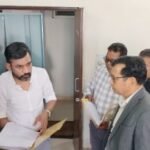 डीएम डॉ. आशीष चौहान ने शस्त्र पटल का किया निरीक्षण, पंजिकाओं को व्यवस्थित रखने के दिये निर्देश