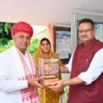 केंद्रीय कृषि राज्य मंत्री भागीरथ चौधरी का उत्तराखंड आगमन, मंत्री गणेश जोशी ने किया भव्य स्वागत