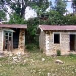 पुनर्निर्माण की बाट जोह रहा हैं उद्यान विभाग पोखरी का जर्जर भवन, स्थानीय जनप्रतिनिधियों ने जिलाधिकारी को भेजा ज्ञापन