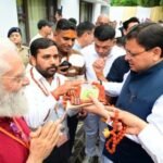 मुख्यमंत्री ने टनकपुर से कैलाश मानसरोवर यात्रा के पहले दल को हरी झंडी दिखाकर किया रवाना