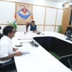 मुख्य सचिव ने जिलाधिकारियों को दिए कड़े निर्देश: जनता की समस्याओं का तत्काल समाधान करें, फील्ड विजिट बढ़ाएं; यूसीसी पंजीकरण और स्वास्थ्य सेवाओं की प्रगति भी जांची