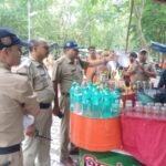 नीलकंठ कांवड़ मेला क्षेत्र में पौड़ी पुलिस की पैनी नजर : लक्ष्मणझूला थाना क्षेत्र में खाद्य व पेय पदार्थ विक्रेताओं का सत्यापन और गुणवत्ता जांच जारी