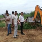 डीएम मयूर दीक्षित के निर्देशन में अतिक्रमण के विरूद्ध गरजी जेसीबी, 3130 वर्ग मीटर से अधिक भूमि कराई गई कब्जामुक्त