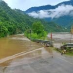श्रीनगर में अलकनंदा का जल स्तर बढ़ा, हाईवे पर पहुंच पानी