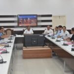 डीएम मयूर दीक्षित ने दिये स्वास्थ्य सेवाओं में सुधार के निर्देश, मातृ मृत्यु दर घटाने और डेंगू से निपटने पर विशेष फोकस