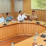 डीएम मयूर दीक्षित के निर्देशों के अनुपालन में व्यापार मण्डल के पदाधिकारियों तथा जिला प्रशासन के मध्य अतिक्रमण के सम्बन्ध में बैठक सम्पन्न