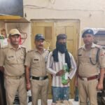 एसपी तृप्ति भट्ट की नशे के खिलाफ सर्जिकल स्ट्राइक जारी, चौकी जीआरपी लालकुआं ने 63 लीटर अवैध कच्ची शराब के साथ युवक को किया गिरफ्तार