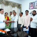 सीएम धामी से केदारनाथ विधायक आशा नौटियाल के नेतृत्व में रुद्रप्रयाग जिले से त्रिस्तरीय पंचायत चुनावों में जीत दर्ज करने वाले नवनिर्वाचित जिला पंचायत सदस्यों ने की भेंट