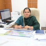 डीएम नितिका खण्डेलवाल ने जन समस्याओं की अनदेखी पर की कड़ी कार्रवाई, दो अभियंताओं पर गिरी गाज़, वेतन रोकने के निर्देश