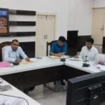 विकास कार्यों में किसी भी प्रकार की शिथिलता एवं लापरवाही नहीं होगी क्षम्य – डीएम मयूर दीक्षित
