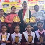 खेलकूद में उत्कृष्ट प्रदर्शन करने वाले छात्र सम्मानित