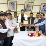 डीएम सविन बंसल को उत्तराखंड राज्य आंदोलनकारी मंच ने “मित्र सम्मान” से किया सम्मानित