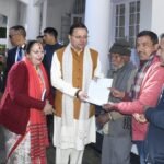 मुख्यमंत्री ने नैनीताल प्रवास के दौरान प्रशासनिक अकादमी नैनीताल में जिले के विभिन्न क्षेत्रों से आई जनता से मुलाकात की व उनकी समस्याएं सुनी