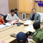 डीएम गौरव कुमार ने ली बीआरओ, एनएचआईडीसीएल एवं रेलवे परियोजना की समीक्षा बैठक, अधिकारियों को दिए निर्देश