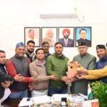 उपनल कर्मचारियों को समान कार्य-समान वेतन के सिद्धांत पर लाभ, सैनिक कल्याण मंत्री गणेश जोशी से भेंट कर जताया आभार