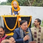 राज्यसभा सांसद डॉ. नरेश बंसल ने देहरादून के भंडारीबाग में अटल जी की मूर्ती का किया अनावरण
