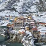 बद्री विशाल ने ओढ़ी बर्फ की सफेद चादर, चांदी की तरह चमक उठा धाम