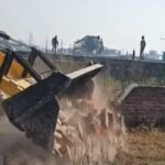 एमडीडीए की बड़ी कार्रवाई : 40 बीघा अवैध प्लॉटिंग पर चला ध्वस्तीकरण का बुलडोज़र;  उपाध्यक्ष बंशीधर तिवारी ने कहा – MDDA क्षेत्र में अवैध प्लॉटिंग किसी भी स्थिति में बर्दाश्त नहीं