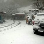 उत्तरकाशी में बर्फबारी जारी, कई मार्ग प्रभावित, विद्युत आपूर्ति बाधित