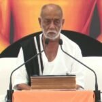 कश्मीर में शहीद हुए जवानों को मोरारीबापू की श्रद्धांजलि और परिवारजनों को सहायता