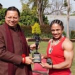 मुख्यमंत्री पुष्कर सिंह धामी ने अंतरराष्ट्रीय महिला बॉडी बिल्डर प्रतिभा थपलियाल को किया सम्मानित