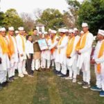 मुख्यमंत्री पुष्कर सिंह धामी को मुख्यमंत्री आवास में चम्पावत से आए होल्यारों ने दी होली की शुभकामनाएं