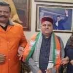 मुंबई की पुरानी डांस पार्टी : लंढौरा में सियासी सरप्राइज, भाजपा प्रदेश अध्यक्ष महेंद्र भट्ट पहुंचे पूर्व विधायक कुंवर प्रणव सिंह चैंपियन के घर