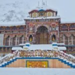 भू-बैकुंठ बद्रीनाथ धाम में भारी बर्फबारी, सुरक्षित स्थानों पर भेजे गए 100 से अधिक लोग
