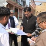 डीएम देहरादून सविन बंसल ने आंगनवाड़ी केंद्रों को सामग्री आपूर्तिकर्ता गोदाम भगवानपुर हरिद्वार में की औचक छापेमारी, अंडो की गुणवत्ता परीक्षण के लिए सैंपल