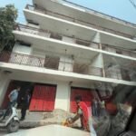 ऋषिकेश में अवैध बहुमंजिला निर्माण पर एमडीडीए की बड़ी कार्रवाई, मनीराम मार्ग का भवन सील, स्वीकृत मानचित्र के अनुरूप नहीं हो रहा था निर्माण, शिकायत के बाद टीम ने मौके पर पहुंचकर रोका काम