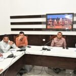 डीएम मयूर दीक्षित ने एलपीजी गैस आपूर्ति को लेकर की समीक्षा बैठक, सभी गैस एजेंसियों पर नोडल अधिकारी नामित कर निगरानी रखने के दिए निर्देश