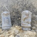 किमोली-चिलोली में खुदाई के दौरान मिली प्राचीन गणेश प्रतिमा और नाग अलंकृत शिवलिंग