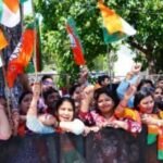 देवभूमि में प्रधानमंत्री का भव्य स्वागत, 12 किमी लंबे रोड शो में बड़ी संख्या में उमड़े लोग