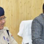 सीएम हेल्पलाइन की शिकायतों में कोताही बर्दास्त नही – डीएम गौरव कुमार