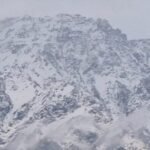 अप्रैल में लौटी कड़ाके की सर्दी : बद्रीनाथ, हेमकुंड और औली में ताज़ा बर्फबारी, तैयारियों पर मौसम की मार