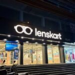 लेंसकार्ट ड्रेस कोड विवाद पर हंगामा, बजरंग दल का प्रदर्शन, दो दिन में माफीनामे की मांग