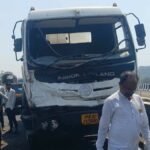 भीषण सड़क हादसा : वैन और सीमेंट मिक्सर की टक्कर में 11 की मौत