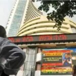 सेंसेक्स 1400 अंक से गिरा, निफ्टी 22,250 के नीचे, रुपये में 1.51 रुपये की तेजी