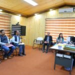 पौड़ी गढ़वाल : गढ़वाल आयुक्त ने परखीं जनसुविधाएं, पेयजल रसोई गैस और जलभराव पर किया विमर्श