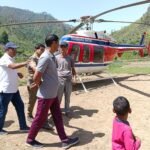 बद्रीनाथ से लौट रहे हेलीकॉप्टर की टिहरी में इमरजेंसी लैंडिंग, महिला पायलट की सूझबूझ से टला बड़ा हादसा