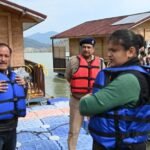 प्रभारी डीएम वरुणा अग्रवाल ने टिहरी झील में क्षतिग्रस्त फ्लोटिंग हट्स का निरीक्षण कर लिया जायजा, दिए निर्देश