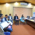 गढ़वाल आयुक्त विनय शंकर पांडेय ने पेयजल संकट दूर करने के लिए मौके पर जारी किए 25 लाख, जल संस्थान को तीन दिन में जनरेटर लगाने के निर्देश