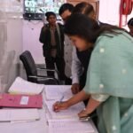 प्रभारी डीएम वरुणा अग्रवाल ने किया ईवीएम–वीवीपैट वेयरहाउस का निरीक्षण, दिए निर्देश