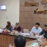 धरातल पर दिखनी चाहिए योजनाएं, अधिकारी करें फील्ड में जाकर सत्यापन – सचिव दीपक कुमार