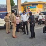 कोटद्वार में ट्रिपल राइडिंग, बिना हेलमेट और बिना लाइसेंस वाहन चालकों पर कार्रवाई, सड़क पर खुद उतरे एसडीएम संदीप कुमार