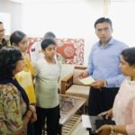 डीएम सविन बंसल के निर्देश पर कैंसर पीड़ित विधवा महिला और बच्चों के लिए सहारा बना जिला प्रशासन, आर्थिक सहायता, बच्चों की शिक्षा और उपचार के लिए मिला सहयोग
