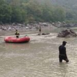 उत्तराखंड : प्रतिबंधित घाट पर फोटो खींचते समय गंगा में बहे दो युवक, सर्च अभियान जारी