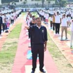 बदरीनाथ से गौचर तक योग दिवस की धूम, गोपेश्वर में लोगों ने किया सामूहिक योगाभ्यास