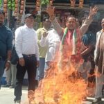 बदरीनाथ चढ़ावा विवाद पर कांग्रेस का प्रदर्शन, बीकेटीसी का पुतला फूंका