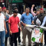 चढ़ावा अनियमितता के विरोध में यूकेडी ने फूंका सरकार का पुतला